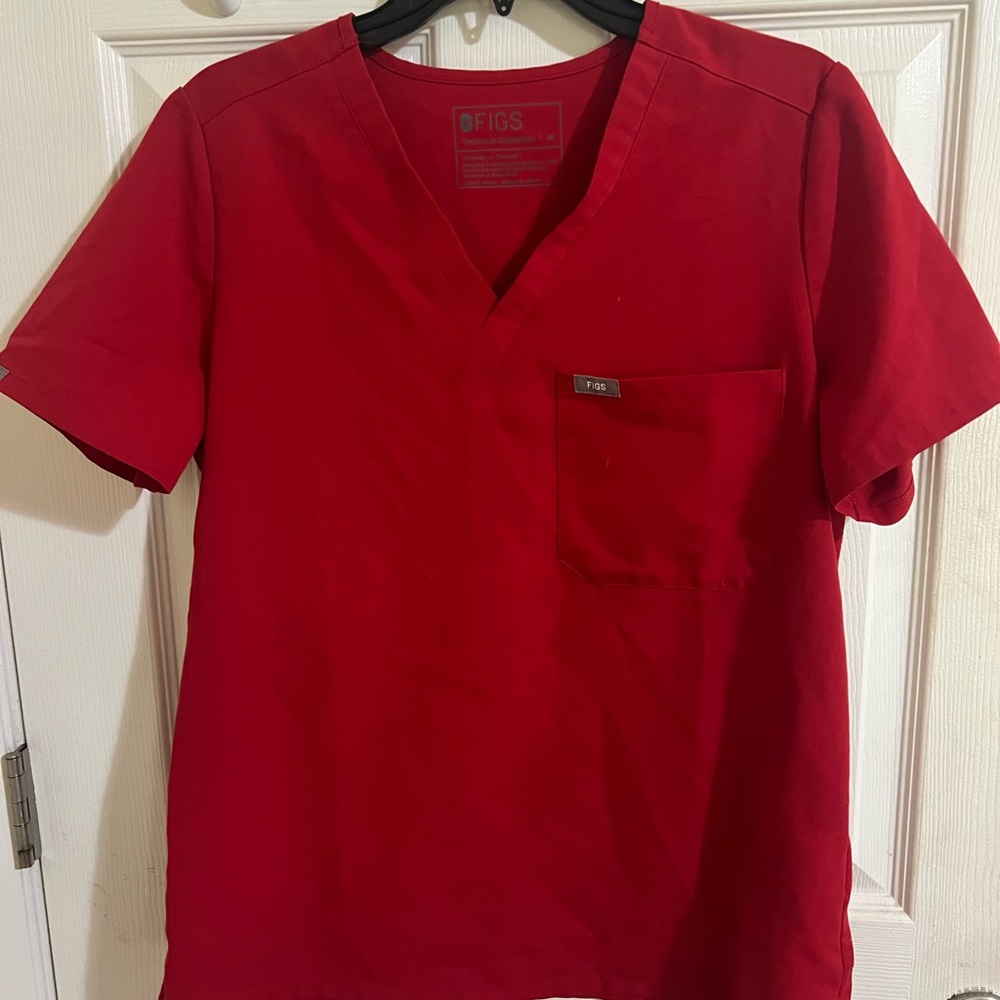 Figs Winning red scrub top size MEDIUM